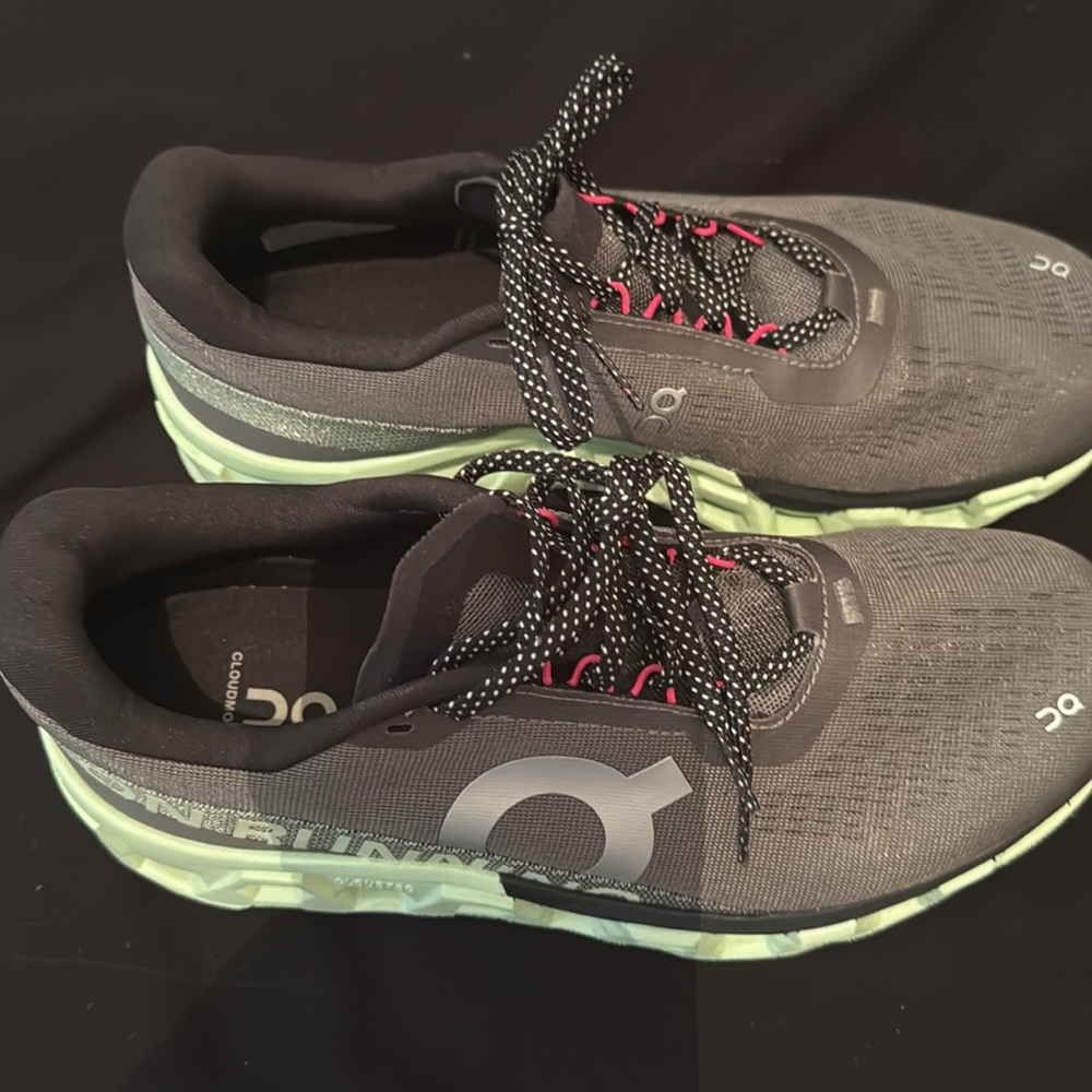 On Running Women's Black and Green Athletic Shoes - Picture 2 of 4